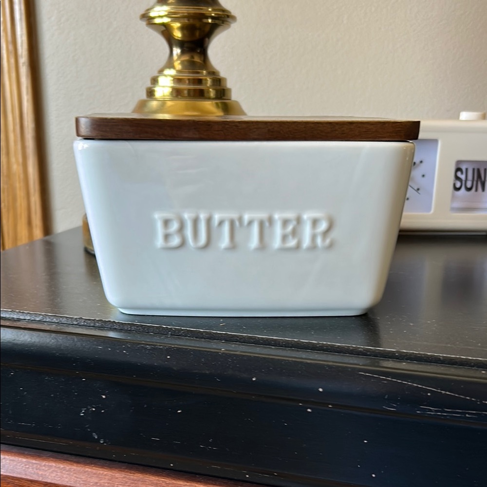 Better Homes and Gardens White and Brown Food Storage Butter Dish